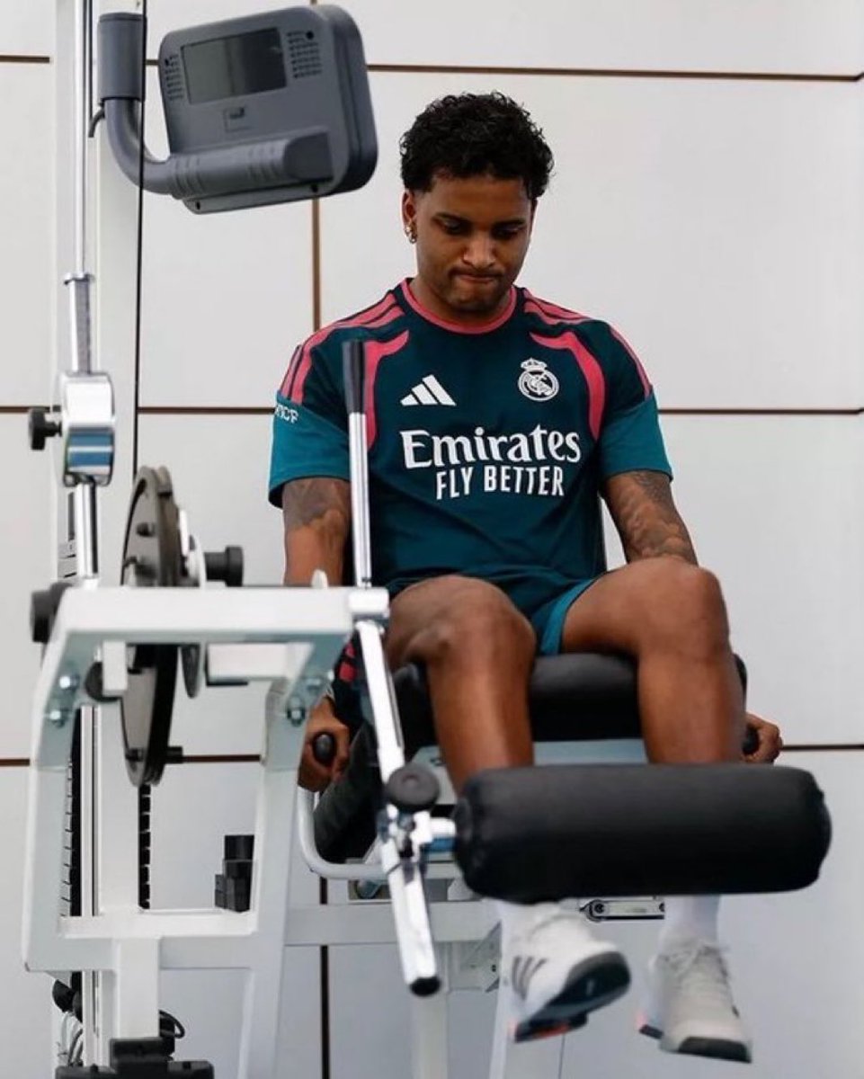_BeFootball's tweet photo. Rodrygo 🇧🇷 travaille dur pour revenir le plus rapidement possible ⌛️🔙

Va-t-il s’épanouir sous José Mourinho ? https://t.co/PDGS8s5Iuh