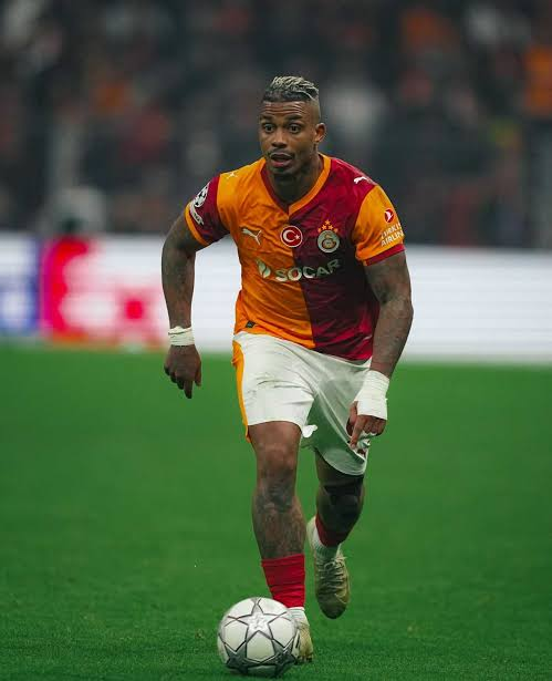 yiitkarama617's tweet photo. 🚨Lemina, Dursun Özbek’in ilk teklifine yaklaştı ve duygusal bağlılığını da bildirdi. Lemina yüzde 99 takımda kaldı. 

📰Kaynak:@burhancanterzii https://t.co/7nHz3Vc3E1