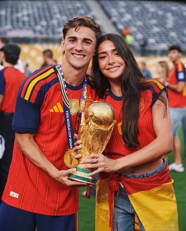 EvaPelayozz's tweet photo. Meu campeão mereces depois de lesões atrás de lesões e chegou a vez de comemorares e assim o fizeste❤! Pablo Páez Gavira...o teu sonho se realizou, chiquito de los palácios 💛 https://t.co/YMp6bB0zcJ