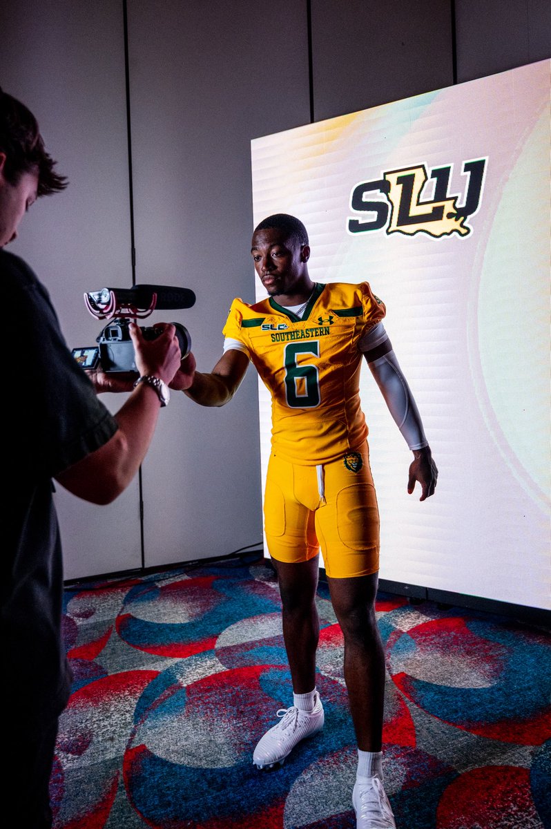 LionUpFootball's tweet photo. Behind the scenes Day 1: 
SLC OPENING DRIVE! 

#LionUp https://t.co/duuZSaFLSJ