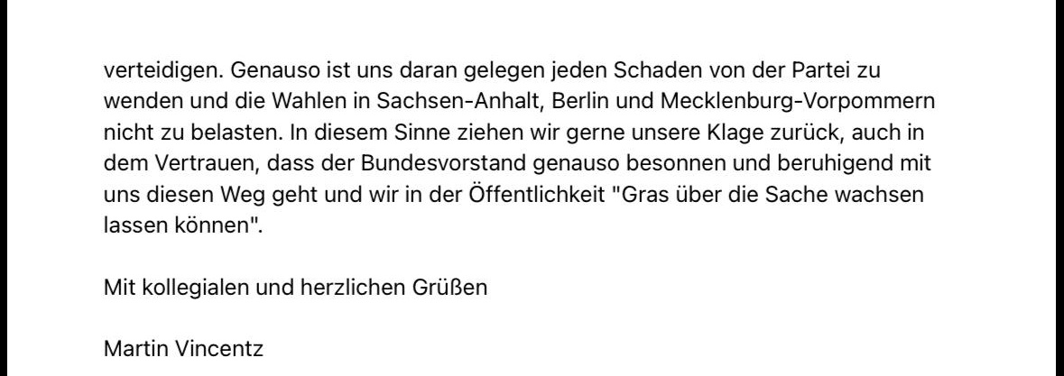 AnnLei1's tweet photo. Mir liegt jetzt erstmals die Einstweilige Verfügung vor, die Vincentz-LaVo gegen Weidel-BuVo beantragt hatte. Darin wurde Weidel (und Chrupalla, aber nunja) mit Haft gedroht: "Der Antragsgegnerin wird (...) ein Ordnungsgeld bis zu 250.000 €, ersatzweise Ordnungshaft, oder Ordnungshaft bis zu sechs Monaten, zu vollziehen an den Bundessprechern, angedroht."

Tatsächliche Aussichten auf Erfolg auf Irgendetwas des Beantragten sind mir völlig schleierhaft. Bin eigentlich in Urlaub, deswegen noch keine Anfrage bei Gericht - man möge es verzeihen. 

Aber: Nach vorne raus derzeit auch nicht mehr relevant, da Vincentz sie heute zurückgezogen hat. Wortwörtlich mit dem Satz im Brief: "Nie war es meine Absicht, mit euch in Konflikt zu geraten (...)"; "So war es aber nie gemeint", unterzeichnet mit "kollegialen und herzlichen Grüßen". 

Hach... 😂🍿