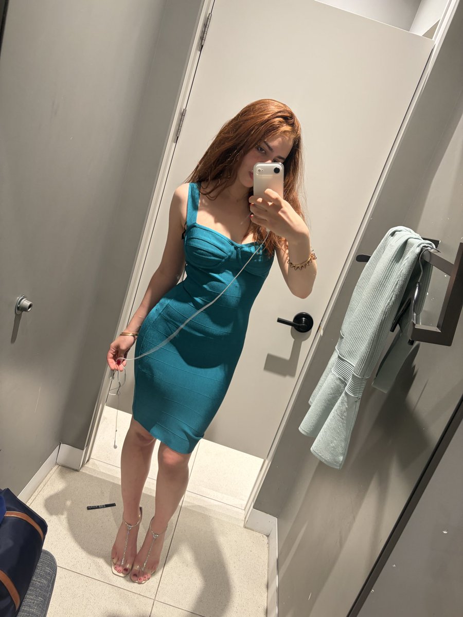 karinasqv's tweet photo. Couldn’t afford this dress https://t.co/gRMRcJw7eK