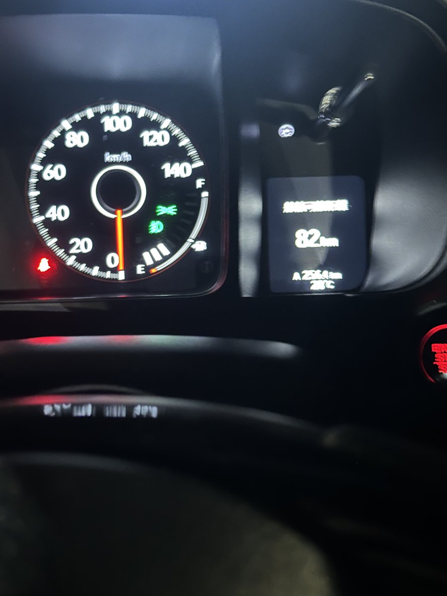 Yu10_EG6's tweet photo. 高速を高速移動するためにはある程度燃料タンクが大きくて、エンジンも大きい方が良いね。。

軽四でハイペースで走るとタンク小さいしタービン回っちゃうから10Km/L位しか走らない😇

愛知から福山まで無給油チャレンジ失敗。。
龍野西で5L入れちゃったよ。
ECU書き換えしてるからハイオクだし😭 https://t.co/HiLP57ewKw