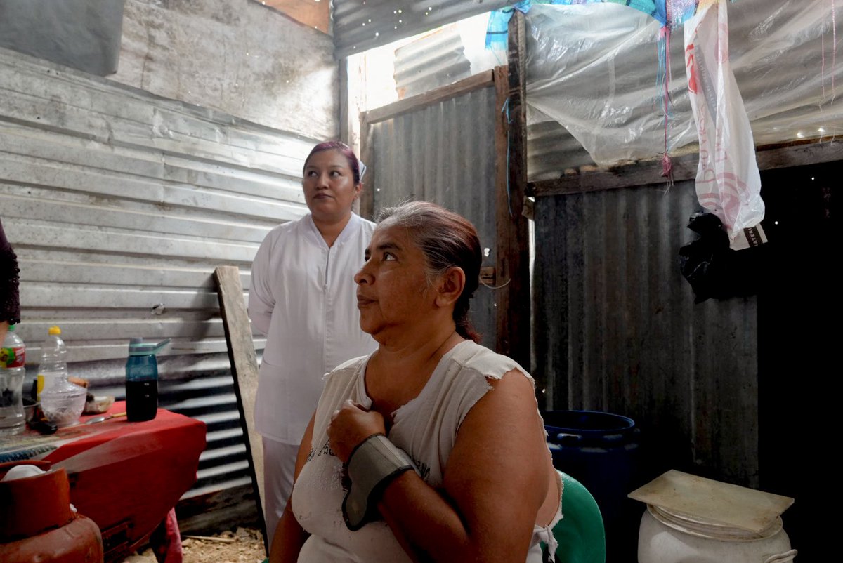 zaidarovira's tweet photo. Ana enfrenta cada día el desafío de sacar adelante a su familia. Vive junto a su hija de 13 años, quien atraviesa una delicada condición de salud, y su nieta de 4 años, en condiciones muy precarias. A pesar de las dificultades, no deja de luchar por ellas.

Gracias al trabajo articulado entre el Ministerio de @DHumanoEc y el Ministerio de Salud Pública, la familia recibió enseres para el hogar, atención médica oportuna y el acompañamiento necesario para fortalecer su bienestar y mejorar su calidad de vida.
@DanielNoboaOk