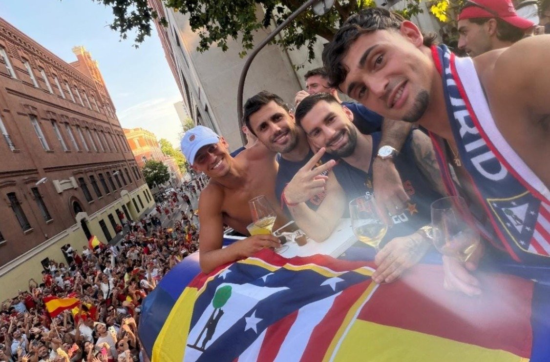 estoesatleti's tweet photo. ❤️🤍❤️
Imágenes de la celebración para el recuerdo de todos. https://t.co/omXnq19vQT