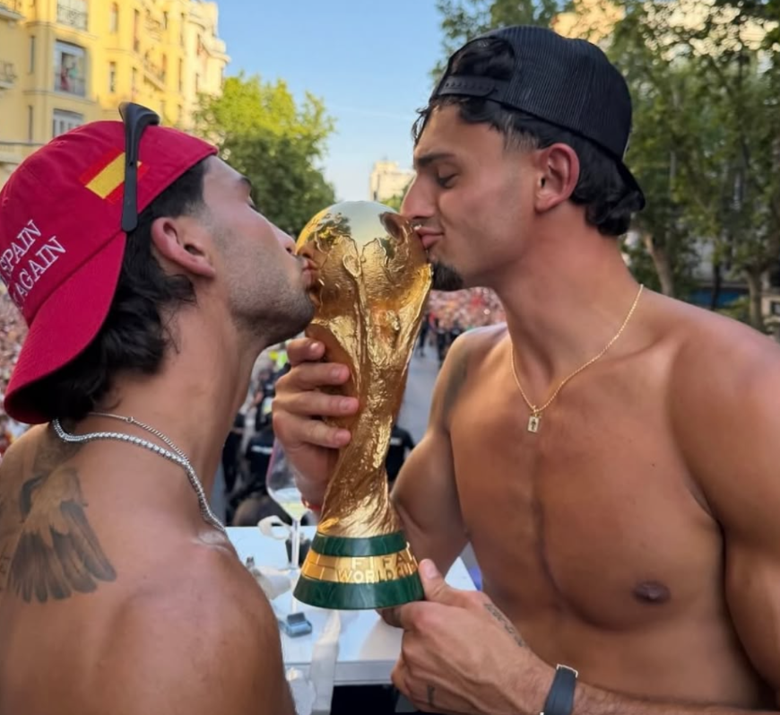 estoesatleti's tweet photo. ❤️🤍❤️
Imágenes de la celebración para el recuerdo de todos. https://t.co/omXnq19vQT