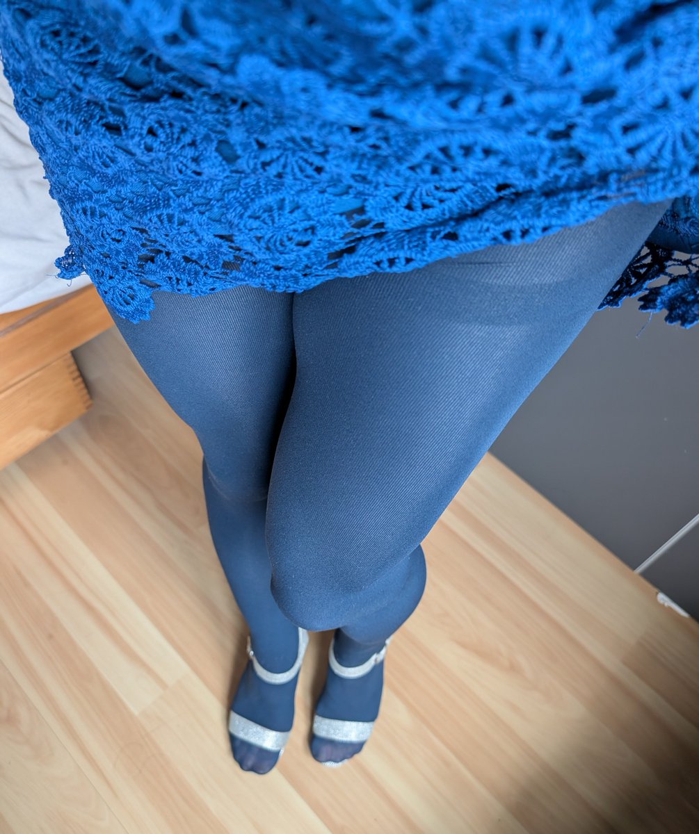 addict4tights's tweet photo. Monday blues 💙 https://t.co/LGCTnM3n6p