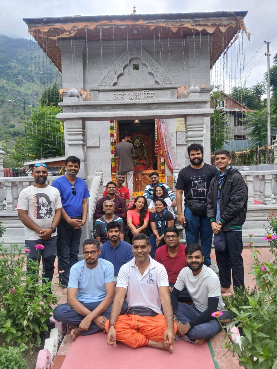 panditaAPMCC63's tweet photo. 100 mark achieved almost everyday nowadays at Sharda temple LoC Teetwal Kashmir 🍁 
Great to see pan India movement at last village of India. Jai sharda 🙏 
@OfficeOfLGJandK @dckupwara @diprjk https://t.co/jtzCCkicoW