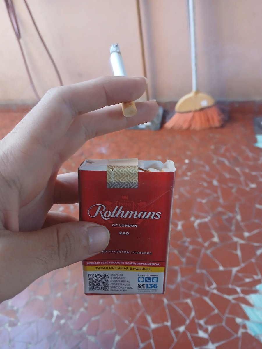 nicotinocolina's tweet photo. Fumando essa merda agora mas nao sou gringo ai ninguem fala nada https://t.co/GFTx67Ntv9