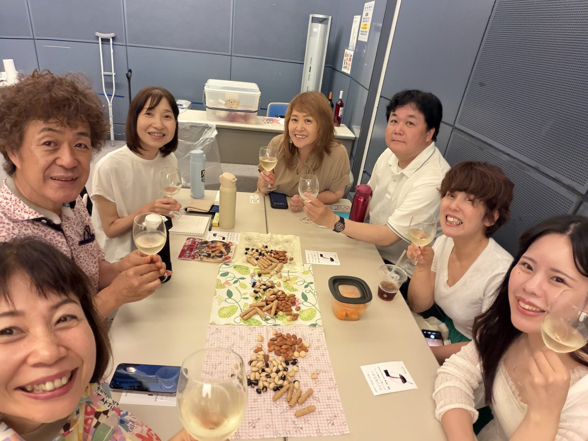 hiro_kaku's tweet photo. 大分ソレイユで、ワインセミナー
ワインの勉強もして、美味しくほろ酔いに😊 https://t.co/gSHqaWUQhY