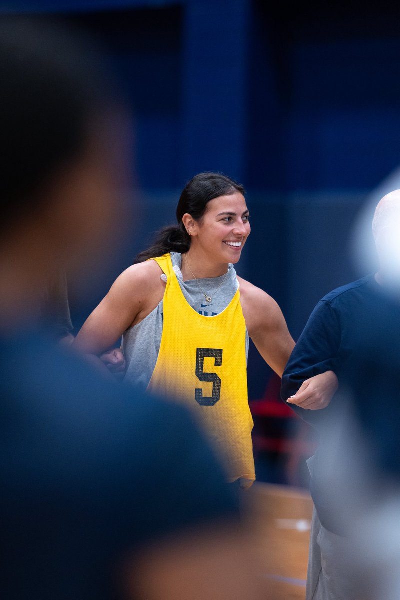 DuqWBB's tweet photo. A familiar face stopped by the gym 👀 

Always great having you back, Meg! https://t.co/3wHO9AbXK2