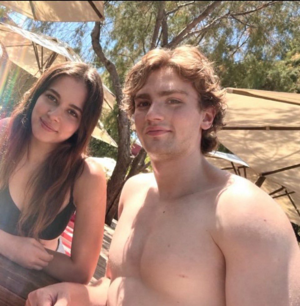 ilyy00_'s tweet photo. dateler de eylenirmis 💗 https://t.co/kiUkjJAYP4