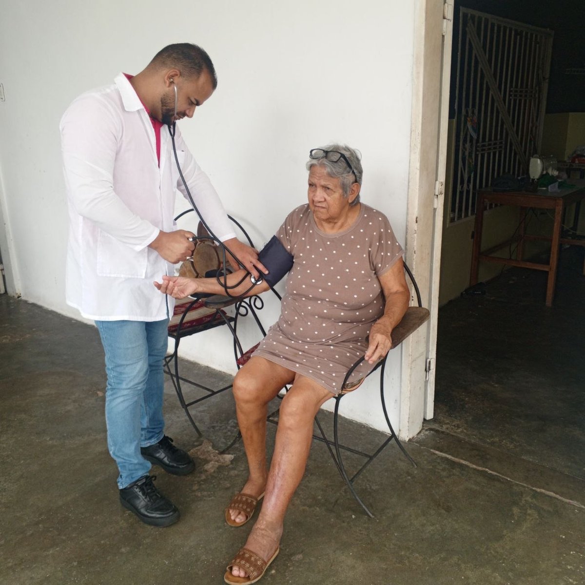 cubacooperaven's tweet photo. Desde los Consultorios Médicos Populares "Angosturita 3" y "La Malvinas" en el estado Bolívar, nuestra Brigada Médica "La Llovizna" reafirma su compromiso diario con la salud del hermano pueblo venezolano. ¡Seguimos adelante! 🩺🇻🇪🇨🇺

#CubaCoopera https://t.co/ODWW8R5Cl9