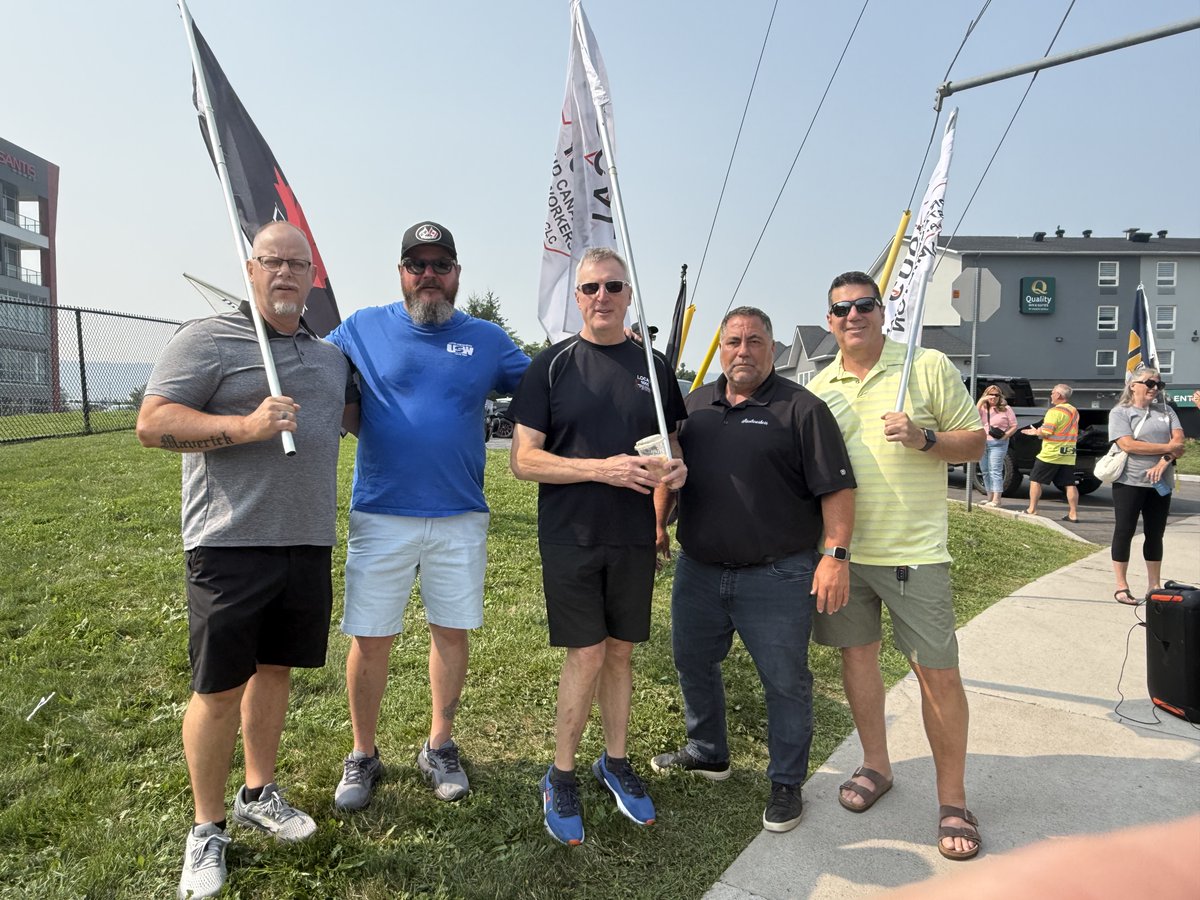 uswdistrict6's tweet photo. Last week, USW Local 1005 commemorated the 80th anniversary of the historic 1946 Stelco strike. The courageous steelworkers stood together for 81 days, winning major gains and leaving a lasting legacy of strength and solidarity.
#USW #District6 #StrongerTogether #Hamilton #Stelco https://t.co/RumGxcygXk