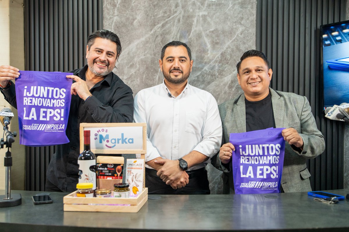 IEPS_Ec's tweet photo. #IEPSEnMedios 🎙️📻

En #RadioEstrella, nuestro director general @TJJuanchoD destacó las oportunidades que impulsa el #IEPS para fortalecer a los actores de la #EPS. 🤝🇪🇨

Los tenderos pueden acceder a recursos no reembolsables 💰 del proyecto Mi Tienda de #ElNuevoEcuador para incorporar productos, equipos de refrigeración y estanterías que potencien sus negocios.📦

Además, las alianzas con cadenas comerciales permiten promocionar y comercializar la oferta productiva de la EPS mediante la #PerchaEPS 🛒 y el #CarritoItineranteEPS 🚚. 📈