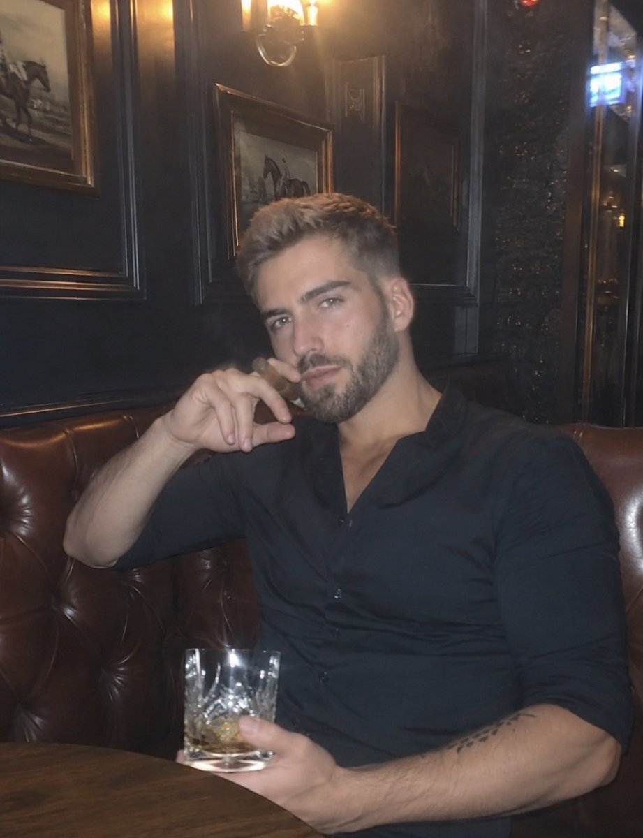 jackmarlowuk's tweet photo. Say hello to my little Cuban friend https://t.co/AVTShScU9v