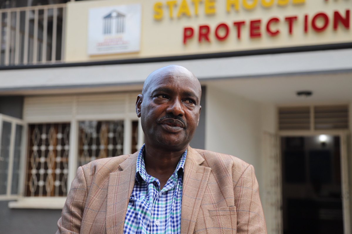 Kasasar1's tweet photo. State House investor's protection unit bakutte Godfrey Karingiri Eyajja sente ku investor' nga amusubiza omuwa ente kyokka natazimuwa .asuze ku police https://t.co/PzgPN1FOKu