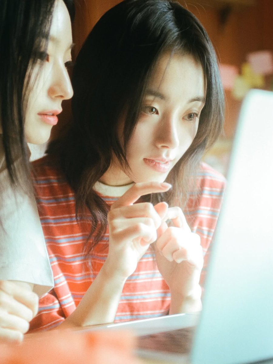saerombubbles's tweet photo. Saerom Update on <everywhere.forus> Instagram 

Short Film <Making a Snowman> ☃️ X Artist Kim Chaemu 📷 @/chaemoowa 

Director Kim Chihyeon (@/clgus1)

Starring Kwon Heesong @/neukwoo Lee Saerom @/saeromssee 

More updates coming soon...❄️

#이새롬 #Saerom #LeeSaerom #배우 🍀🦊 https://t.co/7YPzjaqavF