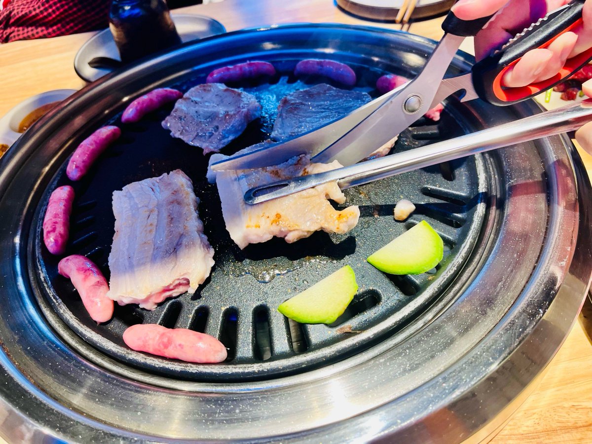 BennettIsa29443's tweet photo. Craving late-night crispy fried skewers Just grabbed a steaming plate of grilled mutton skewers, perfect for a chill stroll! https://t.co/uRLwDwq0Wh