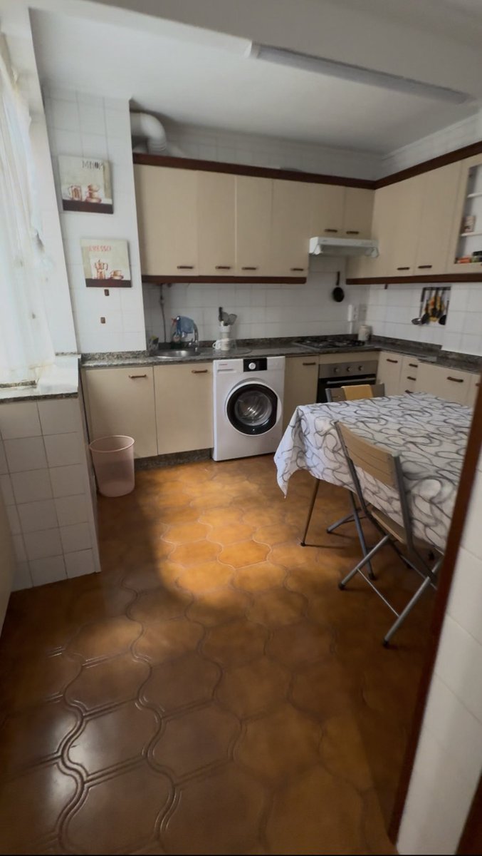 ingalolp's tweet photo. @sabelacreates e eu buscamos compi de piso para entrar o 01/09
o piso esta en Avenida de Castelao, serían 233€ + gastos + info, fotos etc. DM
(agradécese difusion🫂🙏) https://t.co/v14GQ3A7La