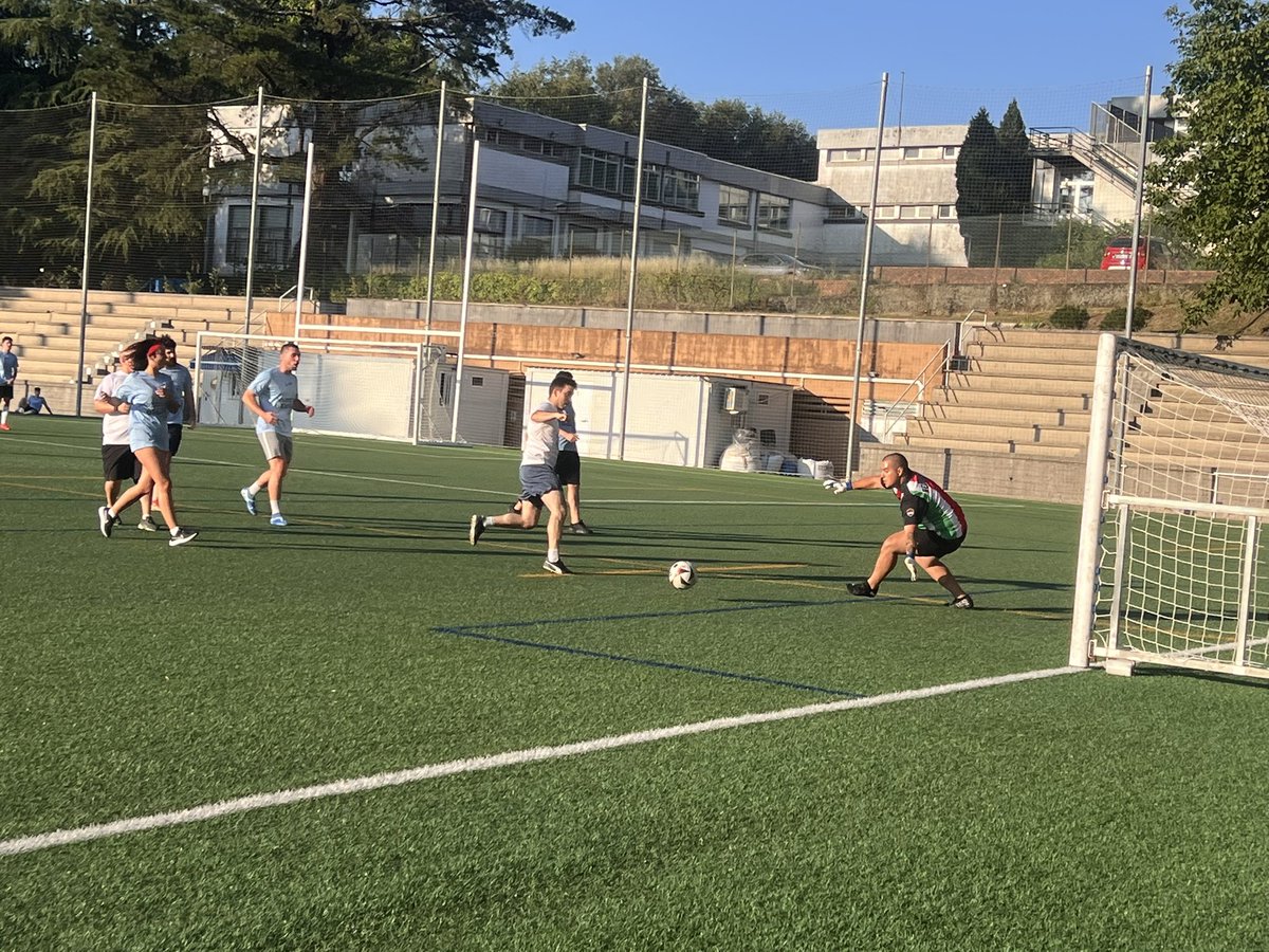 galizanova's tweet photo. Hai quen segue a insistir e repetir que o fútbol e a política nada teñen que ver, é curioso que esta afirmación apareza cando se cuestiona a selección española e non cando esta se converte no principal escaparate da identidade española 

Artigo completo en https://t.co/axqdTuGcMg https://t.co/fTysia1Gso