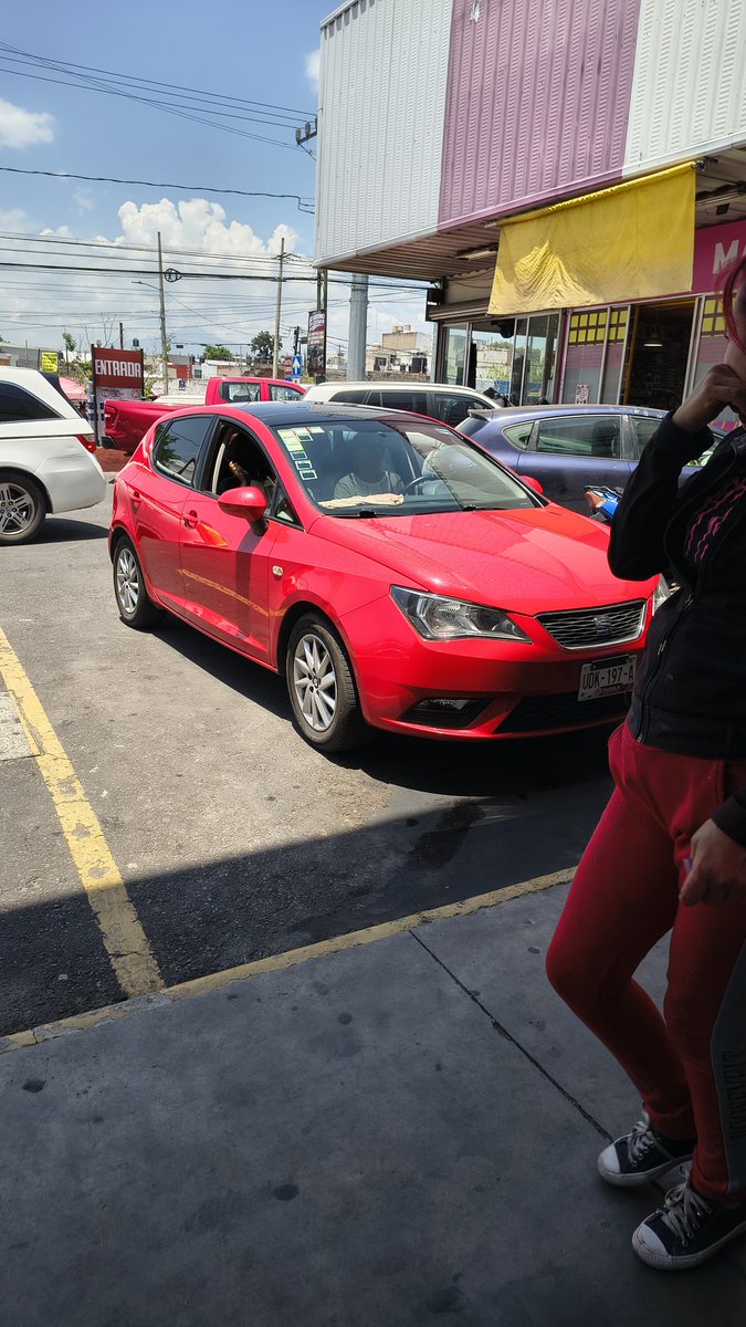 cs_bushido's tweet photo. @imagenpue @JCarlos_Valerio @SSC_Pue ayuda para ubicar a esta persona que lesionó a un empleado de Coppel al echarse de reversa y presionarlo hacia el camión de carga. La Sra. no se hizo responsable de la lesión ocasionada y terminó se dió a la fuga. En el estacionamiento de GB https://t.co/qNDS6gmFoa