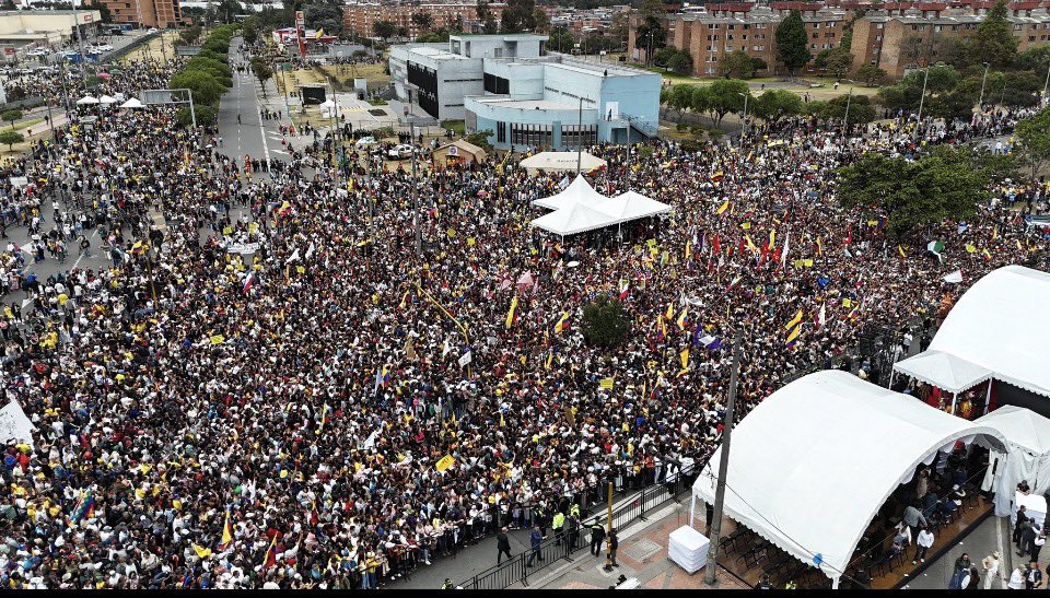 ElDudacolombia's tweet photo. Así está la avenida Villavicencio de Bogotá…¿De dónde sale tanto Petrista? Se preguntan los enemigos de la patria…Acá no hay bots israelíes señores! https://t.co/V4jqqltg7D
