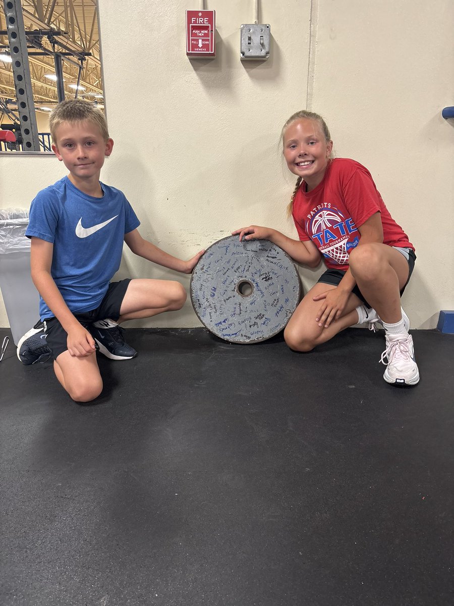 HillsSpeed's tweet photo. Week #6 Cats of the Week

Tyson T and Racely H

These two bring a positive attitude and relentless work ethic every day! Keep it up!! 

Highlights attached from FETCH, couple of nice grabs and TY hit the moon walk celly!😜🌙🕺🕺 https://t.co/hIamZyY9PF