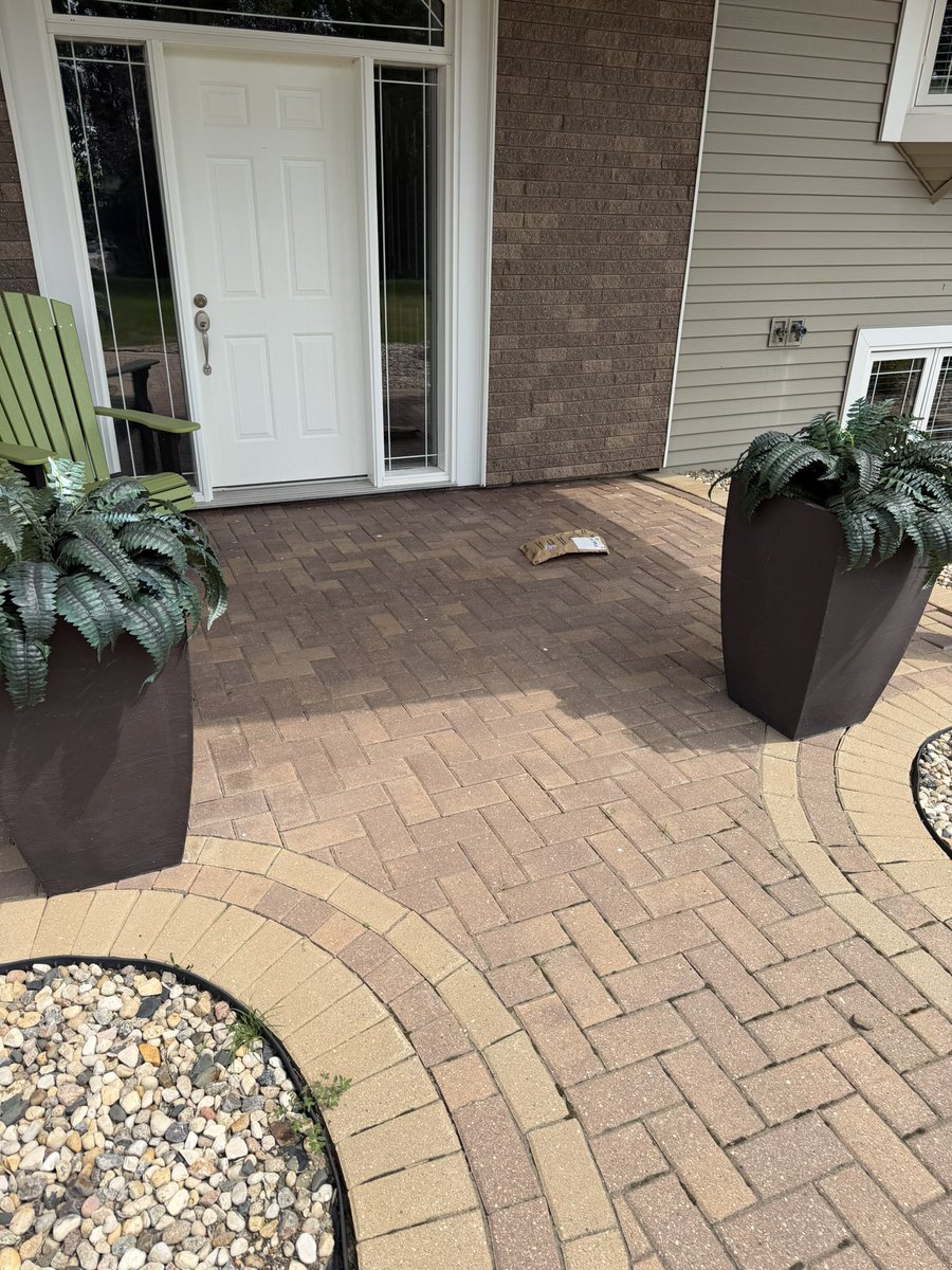 jdfarmernd's tweet photo. Thanks @amazon for leaving this 6 oz package out in the 20-30mph wind today!  Read my instructions and you’d know where we want it, but I can only write it in English so …

#WhereIsItToday
#AmazonDelivery
#SUCKS https://t.co/HrXHcR8yfa