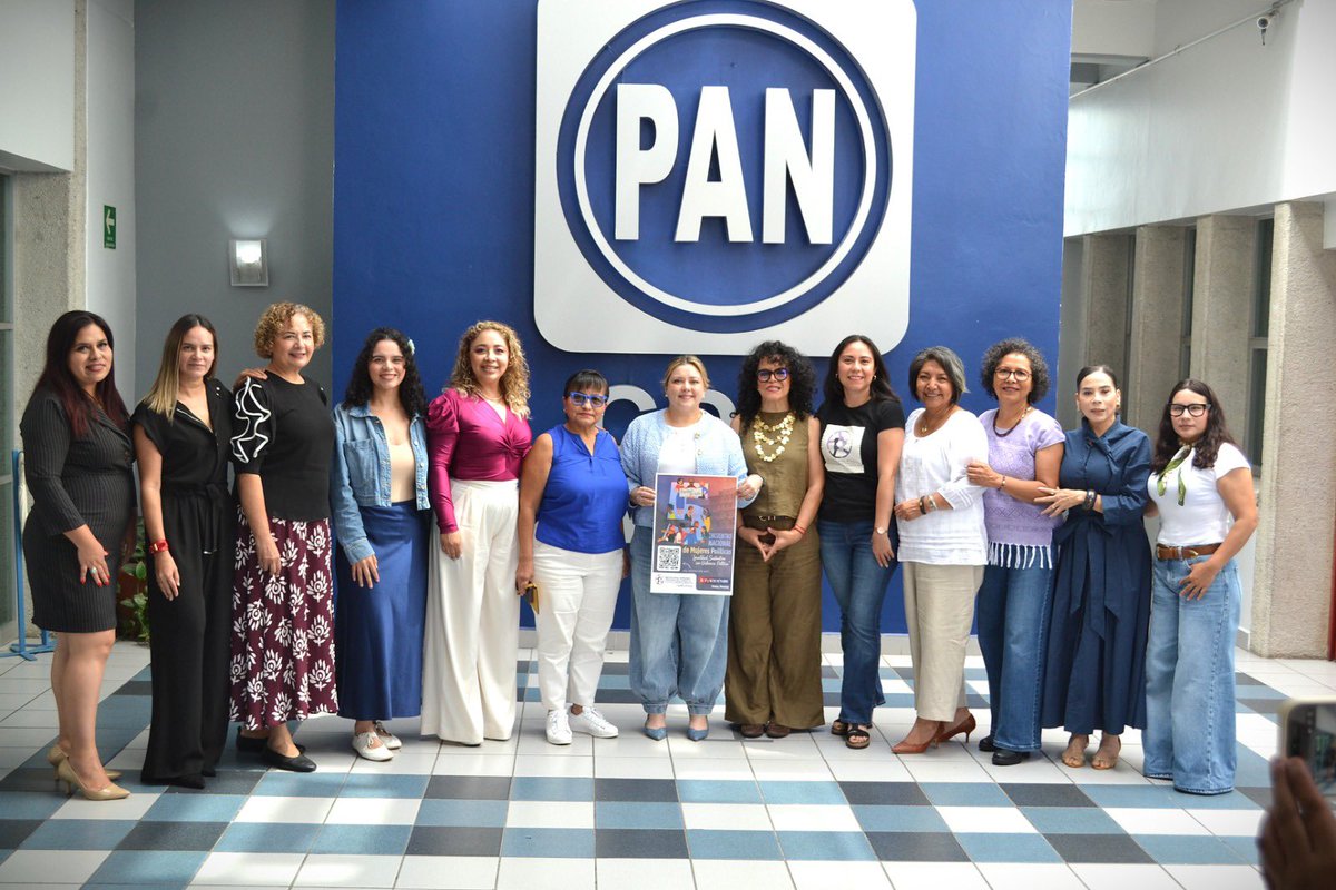 RedParidad_Ver's tweet photo. 📍Inician las reuniones de invitación al 5.º Encuentro Nacional de Mujeres Políticas Mexicanas.

Integrantes del Capítulo Veracruz de la Red Nacional de Mujeres Defensoras de la Paridad en Todo visitan dirigencias estatales de partidos políticos para invitarlas su inauguración. https://t.co/ADBy78tsGw