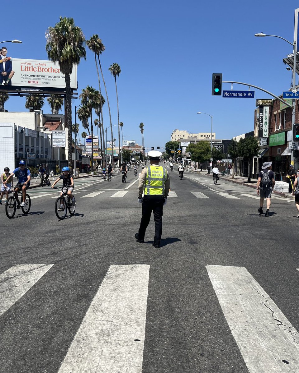 LADOTofficial's tweet photo. What a great day at @CicLAvia! 🚲 Miles of streets between East and West Hollywood came alive as thousands of Angelenos walked, biked, skated and connected. Thank you to everyone who came out to celebrate open streets and experience LA car-free! https://t.co/AujBOe9BMI