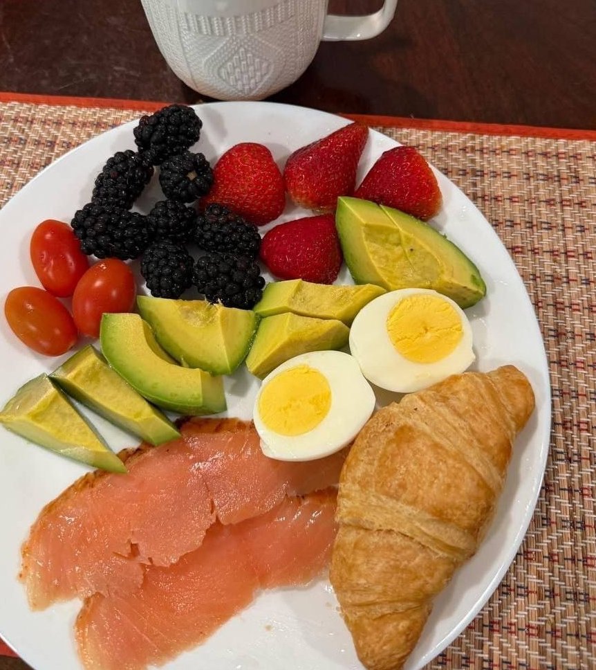 wildherbstroll's tweet photo. Finally got through all my desk work 📝 Quick rest break ahead, food and coffee to fuel myself and fight off sleepiness lol https://t.co/MgKIMLTak0