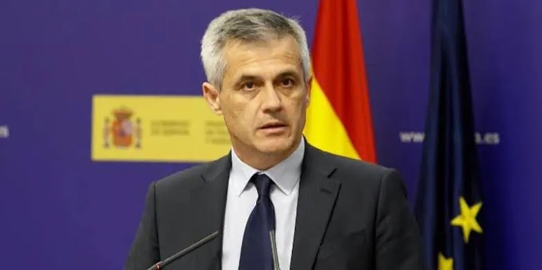 AmparoMarcoGual's tweet photo. Mi más sentido pésame a la familia y amigos de David Lucas. Una gran persona, sensible con el municipalismo, comprometido con la Agenda2030 y con las políticas de vivienda. Siempre estaba ahí cuando lo necesitabas. Te echaremos de menos. DEP https://t.co/g1rmwP0aBQ