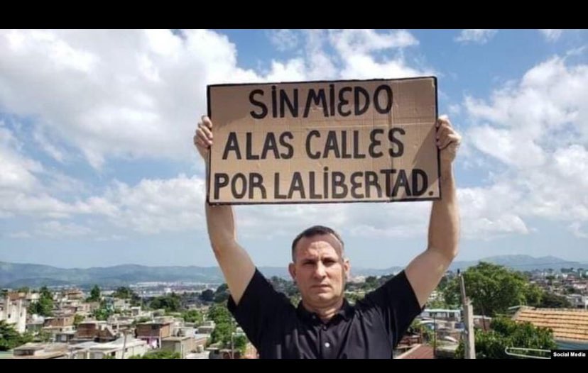 ColumbieE's tweet photo. La Seguridad del Estado activó agentes para ir en contra de Luis Manuel Otero Alcántara, lo mismo que hicieron con José Daniel Ferrer; hace apenas unos días, también fueron contra Anna Bensi. Eso sí, ellos te juran y perjuran que son de derecha, radicalmente anticomunistas y conservadores.

Lo mismo decía Gerardo Nordelo y la Red Avispa: el mismo perfil que Víctor Manuel Rocha, quien pasó más de 40 años infiltrado en el Departamento de Estado.