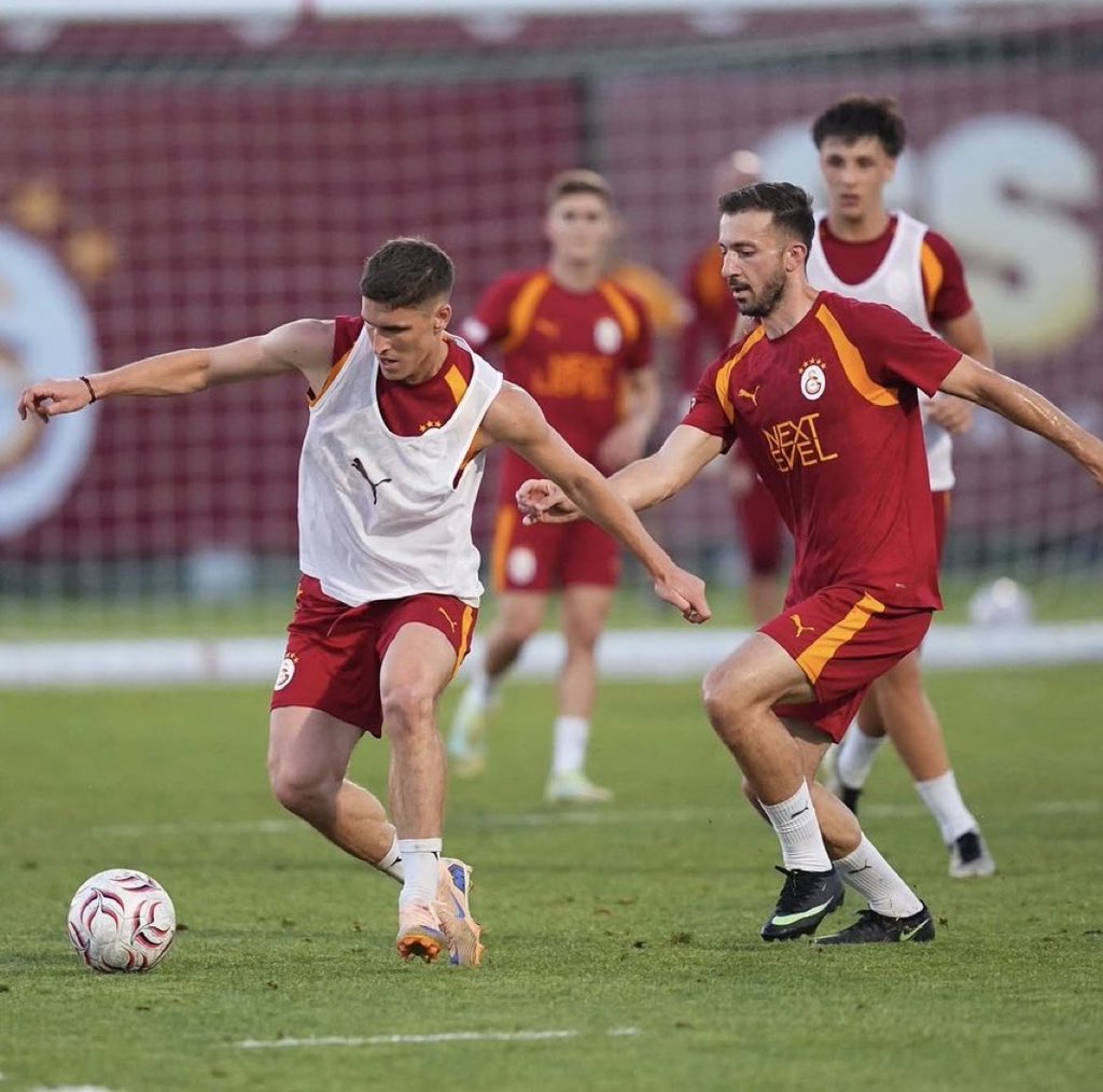 AceReportss's tweet photo. 🇭🇺 Roland Sallai geri döndü.
#galatasaray #Galatasaray https://t.co/V435QQbUpJ