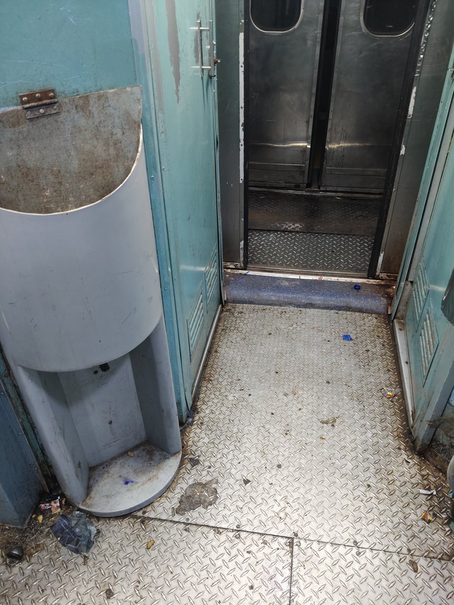 SubhankarIIMC's tweet photo. This is the current condition inside Purushottam Express (12802). Passengers are facing serious inconvenience. Kindly look into this matter and take immediate action.

@AshwiniVaishnaw @EastCoastRail #PurushottamExpress #IndianRailways https://t.co/eU4dZBtlLF