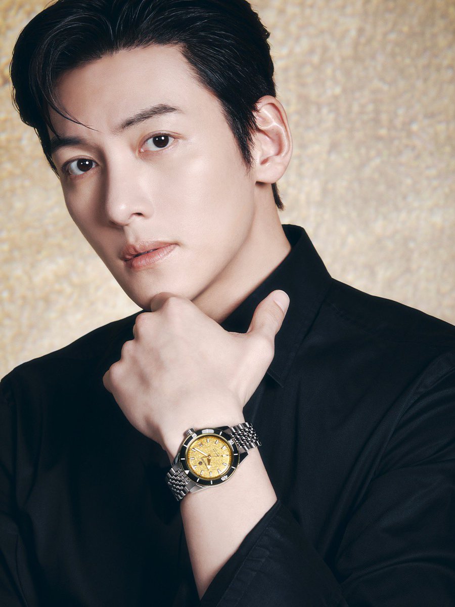 anna_mana0705's tweet photo. A watch built to shimmer with every move.
Swipe through to see our new Captain cook with its golden dial and diamond powder-like finish worn by brand ambassador Ji Chang-wook.
IG
rado
#チ・チャンウク
#Rado #RadoCaptainCook #RadoxJiChangWook #MasterOfMaterials #Feelit https://t.co/AKIgTTWJnF