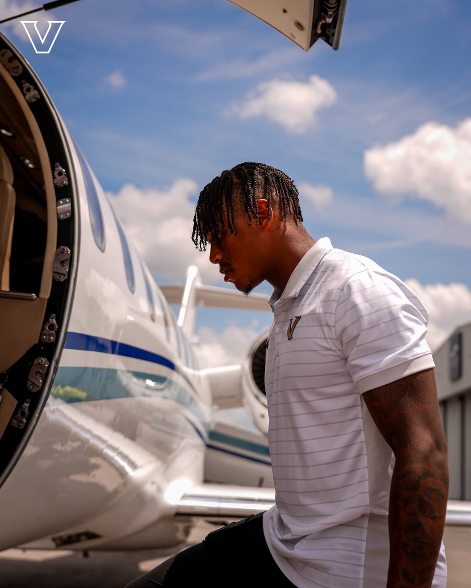 VandyFootball's tweet photo. Tampa bound ✈️

#SECMD26 https://t.co/XCyD7uqkyL