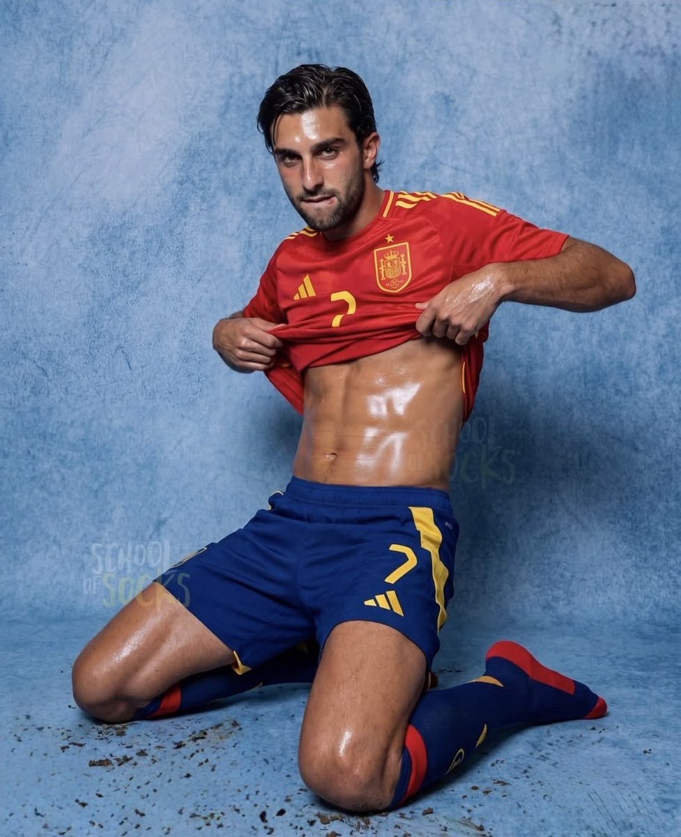 y0be_'s tweet photo. Alguien me puede pasar las fotos de ferran en esta sesion de fotos? NO LAS ENCUENTRO https://t.co/5DA0KoARaS