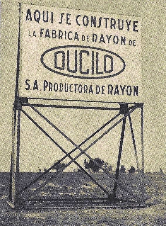OldArg1810's tweet photo. Fotografía que retrata al presidente Agustín P. Justo acompañado por el gobernador Manuel Fresco, el ministro Ramón S. Castillo, el intendente Victoriano Huisi, otros funcionarios nacionales y provinciales, personalidades del comercio, industria y periodistas, durante la inauguración de la fábrica textil Ducilo, formada por capitales estadounidenses, en Berazategui, 15 de junio de 1937.