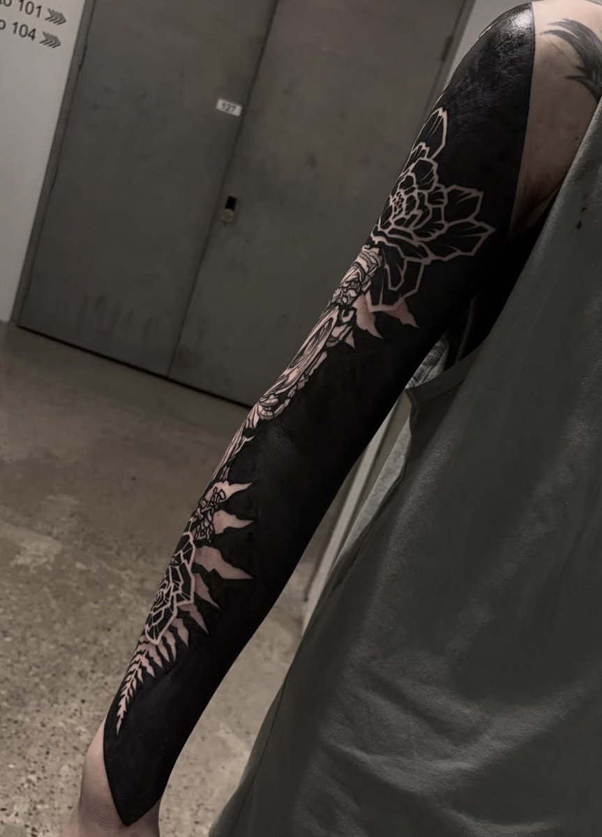 polb_labattoir's tweet photo. Blackwork / Blackout tattoo by Pol B - No Way Back - Toronto - Canada
#tattoo #polb #blackwork #blackworktattoo #toronto #canada #blackout #blackouttattoo #abstracttattoo #paintbrushes #blastovertattoo https://t.co/IUmI1J8xpy
