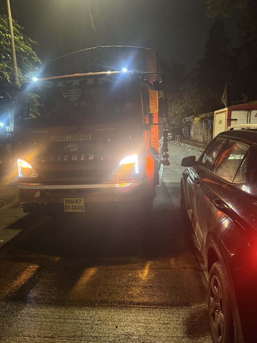 20kunall's tweet photo. @MTPHereToHelp at night around 1 am a 3 wheeler tempo park on right side facing in opposite driving lane and on top of tgat a truck parked Nd left by driver in middle of road least bothered that how can a car can go from this active lane and when said after he came 20mins instead of saying sorry his cleaner sings bhojpuri song in front of ur face kanoon humra motthi mai…#thakur village # kandivali east# samta nagar MHB colony