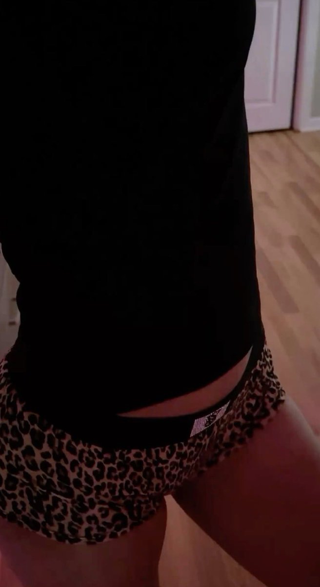 whosaxp's tweet photo. ughh i need a paypig with no fees!! And give me money when i ask no convos https://t.co/chNYzvJoyy
