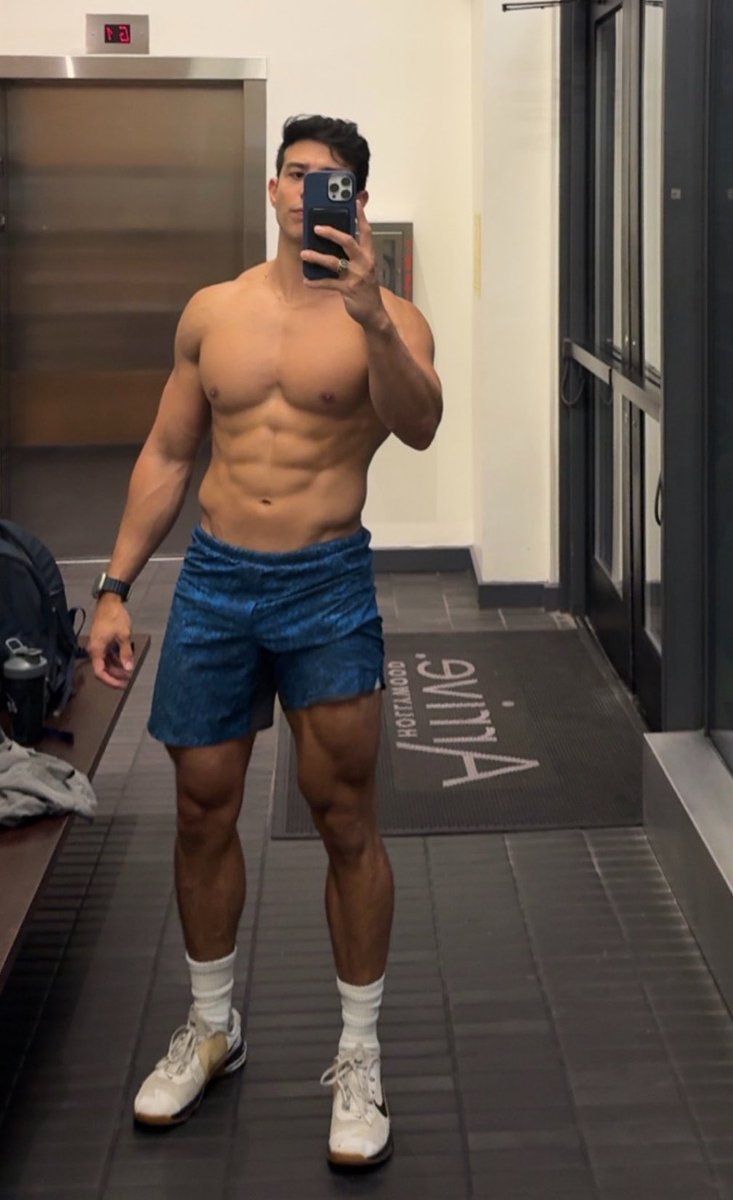 YeahYaHere's tweet photo. Physique maxxxing https://t.co/NRJcLT3sd4