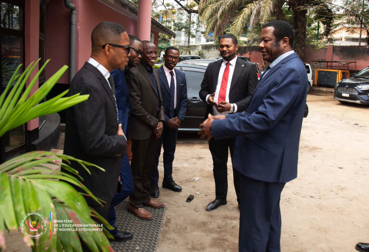 MinisterEDU_NC's tweet photo. MINEDUNC
20 Juillet 2026 |

• Poursuivant sa série de visites d'inspection au sein des directions et services de l'administration centrale, le Secrétaire général à l'EDU-NC, Juvénal Sanga Kaubo, s'est rendu à la Direction de Gestion de Communication (DGC).

• Le Secrétaire général a visité les différents services, où il s'est entretenu avec les responsables et les agents sur leurs conditions de travail ainsi que sur le fonctionnement de leurs services.

• Cette mission s'inscrit dans la mise en œuvre du 2ᵉ principe directeur du Plan quinquennal 2024-2029, consacré au renforcement de l'administration, qui vise à doter le ministère d'un système administratif performant, indispensable à la réussite des réformes éducatives.

#MINEDUNC #RéformesÉducatives
