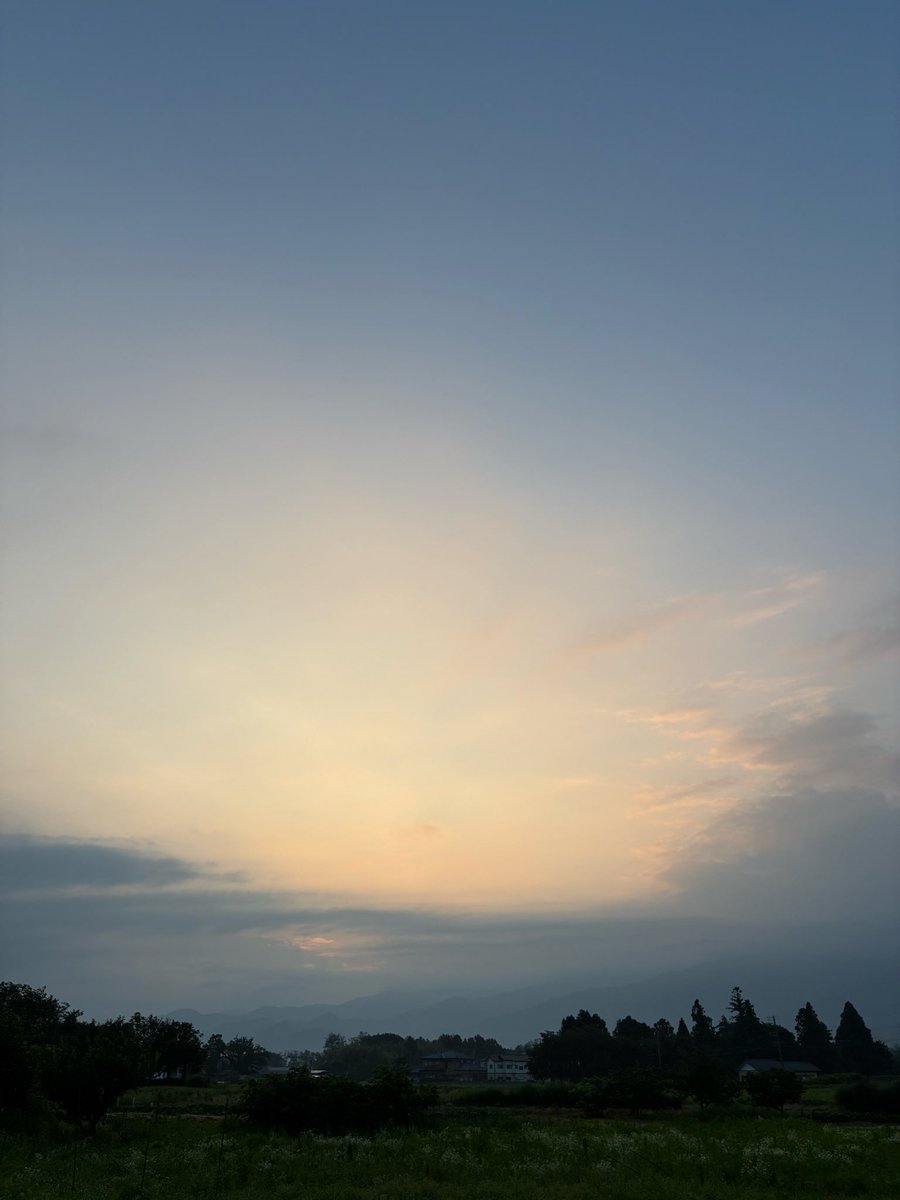 sk4qSK8RaO39983's tweet photo. 7月21日 火曜日　晴れ　31℃予報
皆様、おはようございます😊連休明けの火曜日スタートですね❗️本日も暑くなりそうです、無理せずに行きましょう👍
#イマソラ https://t.co/FDGzobIN2r