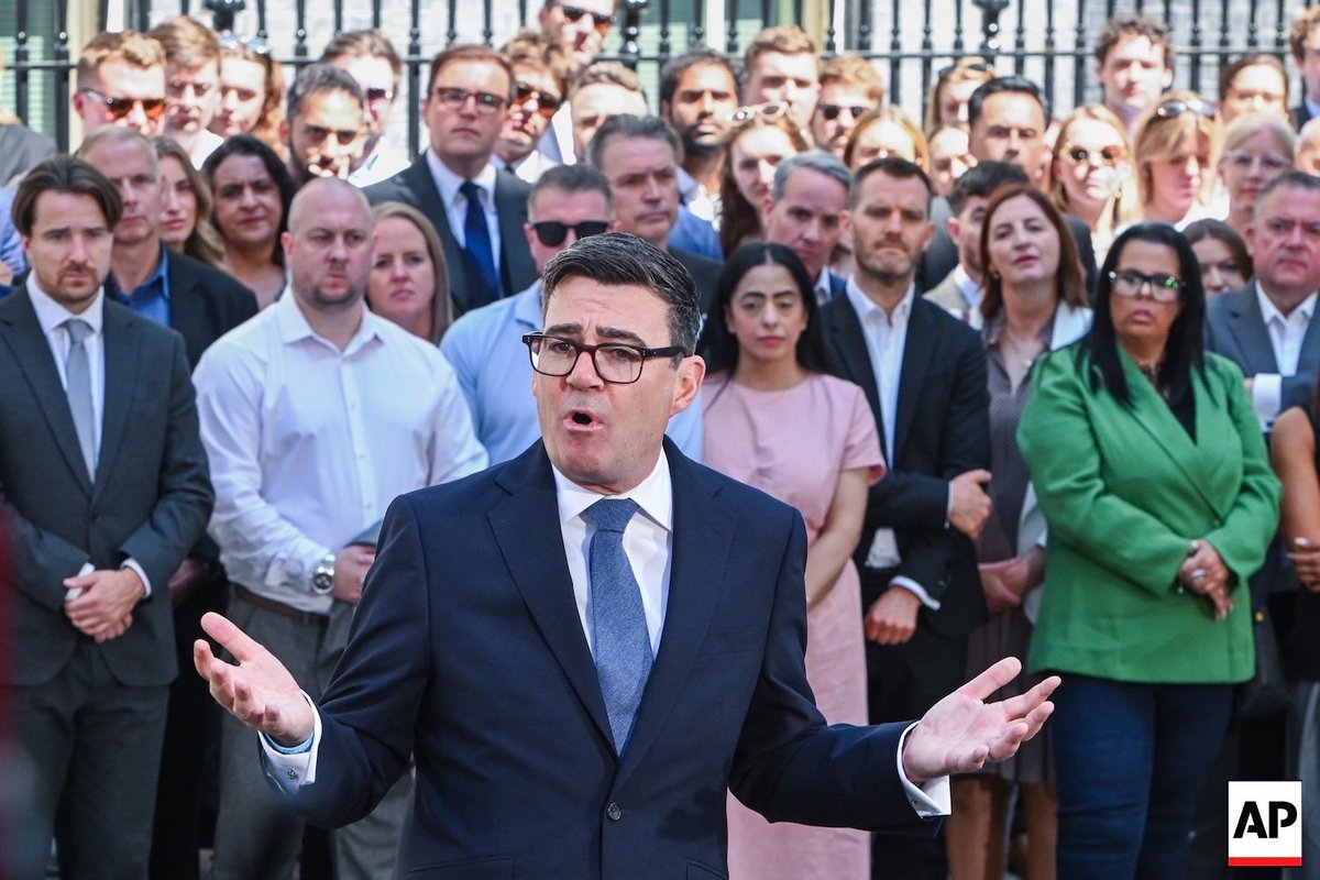 ThomasKrych's tweet photo. Britain's new Prime Minister Andy Burnham speaks to staff and media at 10 Downing Street in London, Monday, July 20, 2026.(AP Photo/Thomas Krych) 
@AP https://t.co/mqzalexKxQ