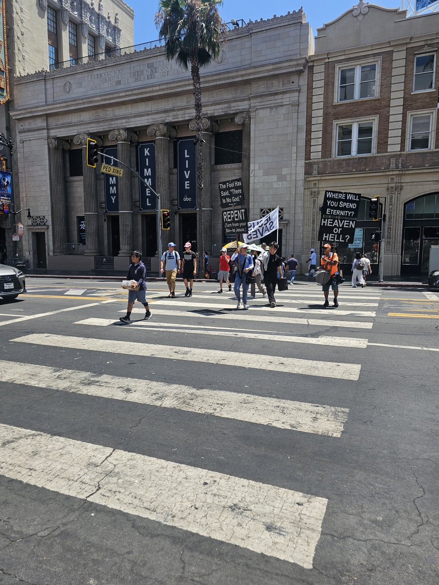 BeeSmoke_'s tweet photo. Day 13 / LA  is crazy https://t.co/PxbW5DzIhv