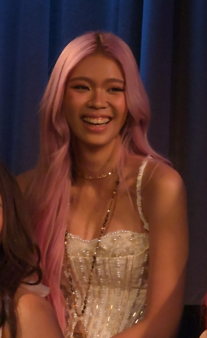 stakonyou17's tweet photo. To my one and only star, Stacey. 💖✨

Today, I just want to remind you how much you are appreciated and loved. Thank you for being the person that you are—for your kindness, your beautiful heart, your hard work, and for the happiness you bring to so many people. You may not see it every day, but your presence has become a source of comfort and inspiration for many of us.

Alam ko na hindi palaging madali. May mga araw na nakakapagod, may mga challenges na kailangan harapin, at may mga moments na kailangan mong lumaban kahit mahirap. May mga taong hindi magiging mabuti sa’yo, may mga magsasabi ng masasakit na salita, at may mga hindi maiintindihan ang puso mo. Pero sana lagi mong tandaan na hindi sila ang nagdidikta kung sino ka.

Mas marami ang nagmamahal sa’yo. Maraming taong nakikita ang kabutihan mo, ang effort mo, at kung gaano ka kasincere sa lahat ng ginagawa mo. Please never forget na you are valued, you are appreciated, and you are enough.

I’m always praying to God na patuloy ka Niyang ingatan, bigyan ng lakas sa bawat pagsubok, at punuin ng peace at happiness ang puso mo. I pray na ilayo ka Niya sa mga bagay na nagbibigay ng bigat sa’yo at palibutan ka ng mga taong tunay na nagmamahal at nagpapahalaga sa’yo.

And Stacey, please never lose your smile. Huwag mong kalimutan kung gaano kaganda ang ngiti mo at kung gaano karaming puso ang napapasaya nito. Sana kahit may mga pagsubok, patuloy mong makita ang mga bagay na nagbibigay sa’yo ng saya at dahilan para ngumiti.

Thank you for being our sunshine in your own way, Stacey. Thank you for choosing to keep going kahit hindi laging madali. Sana alam mong may mga taong tahimik na sumusuporta, naniniwala, at nagdarasal para sa’yo araw-araw.

Keep shining, my star. Kahit anong mangyari, I’ll always be proud of you. 🩷✨
