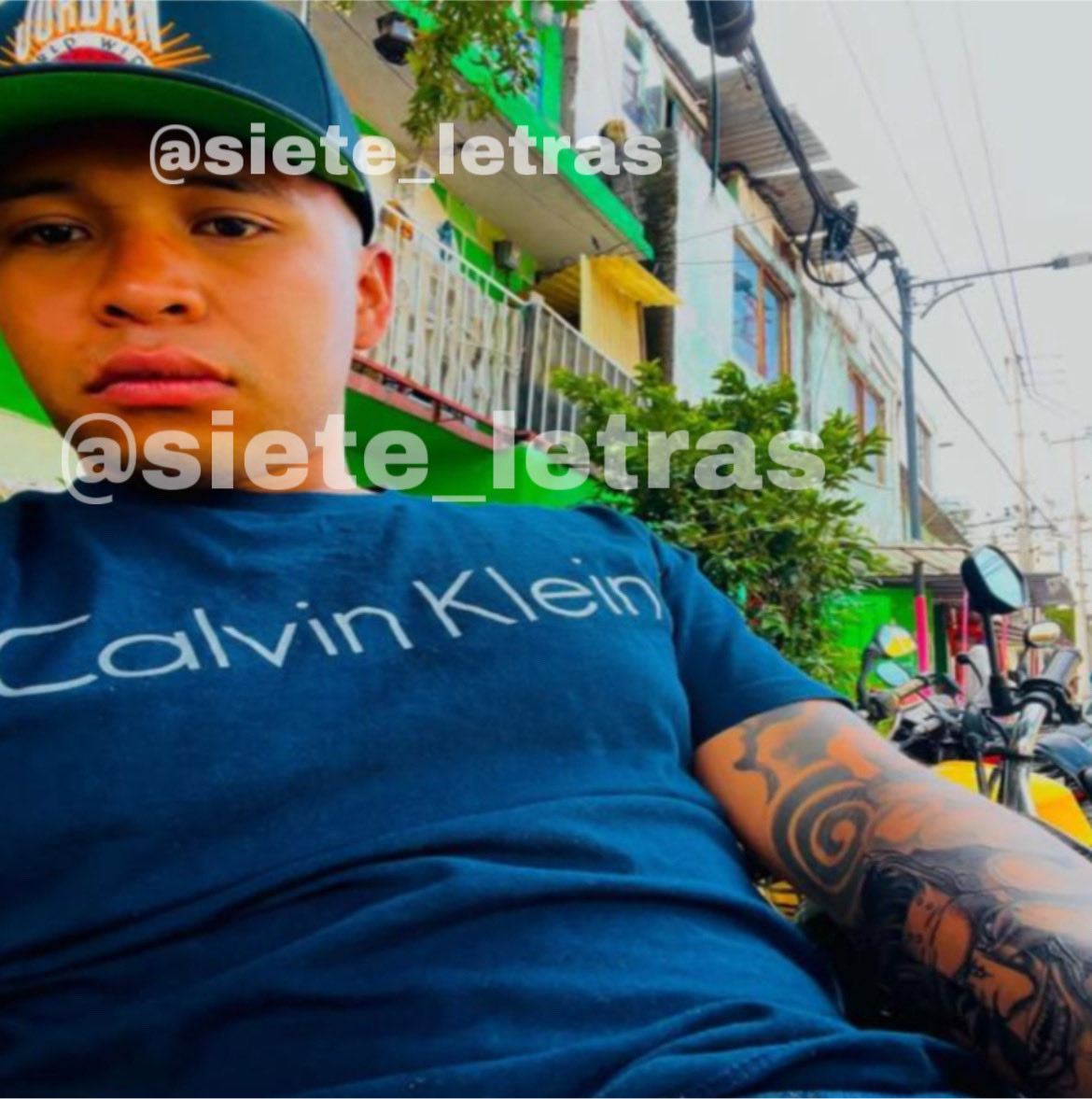 siete_letras's tweet photo. SE BUSCA:

Le dicen el “Pelón” y tras un pleito, mató a tiros a su vecino, Orlando Matías.

Ocurrió en un punto de venta de droga, en la colonia la Estación, #Tláhuac.

¿Lo reconoce? https://t.co/Lyclofol95